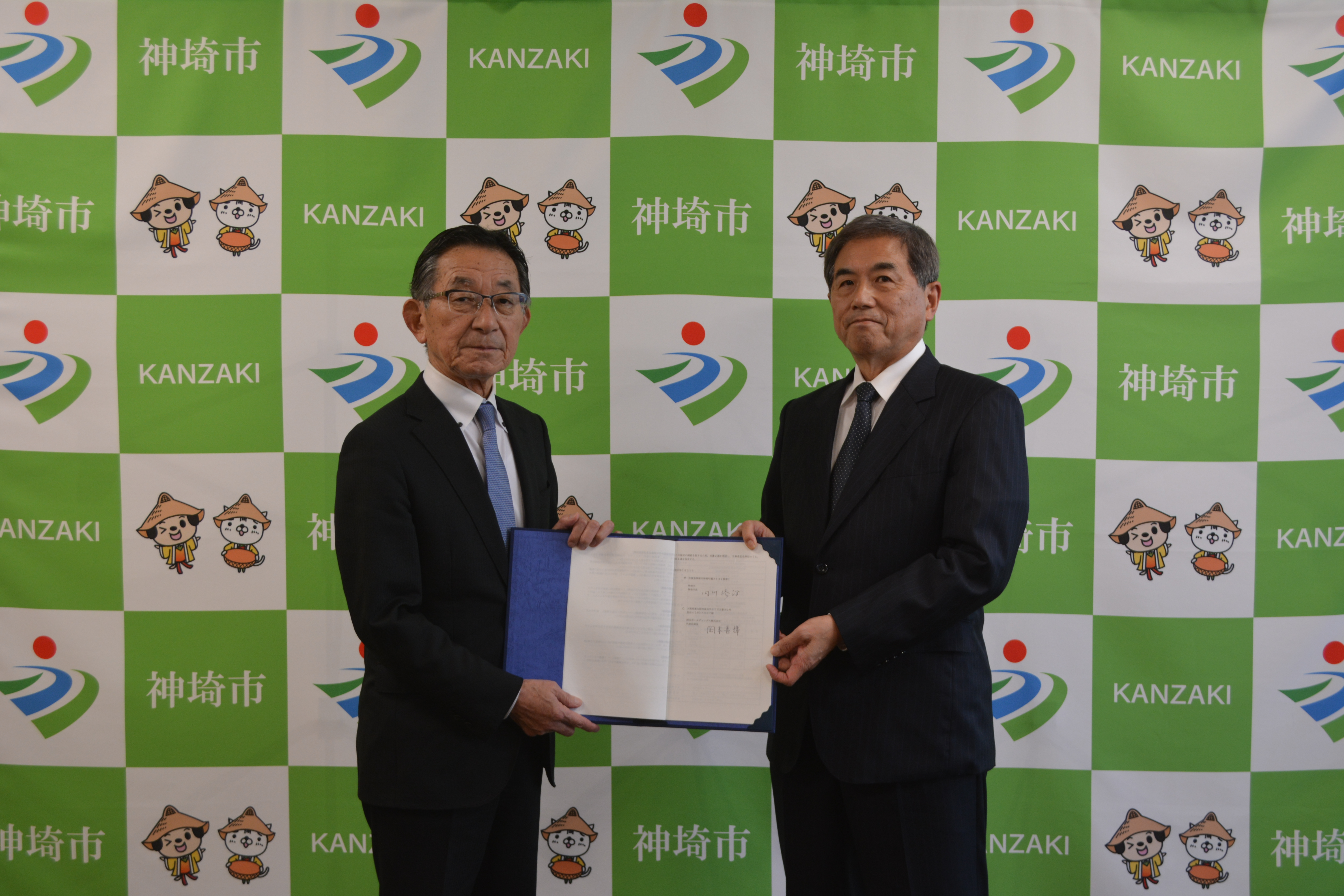 岡本ホールディングス株式会社と神埼市との立地協定が締結されました